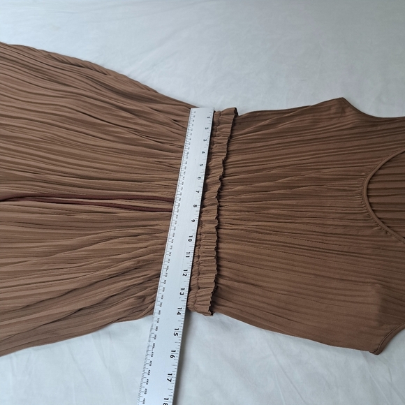 A.L.C. 'Val' Pleated Drawstring-Waist Midi Dress in Rawhide Brown Size L - Picture 12 of 16